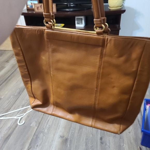 Badgley Mischka Tan with Gold Accent Bag - Picture 2 of 9